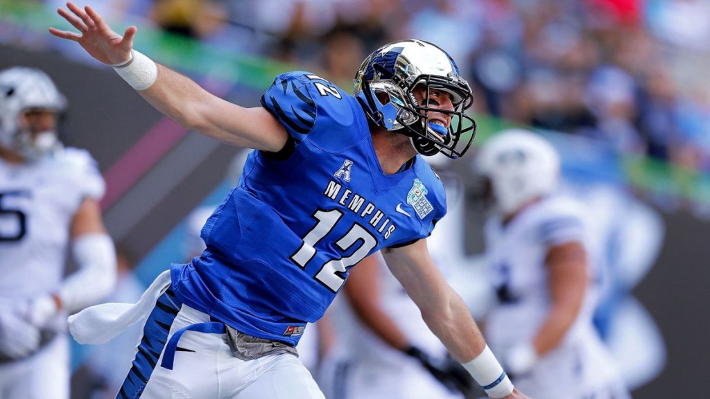 122214-CFB-Memphis-Tigers-Paxton-Lynch-JL-PI.vresize.1200.675.high.85